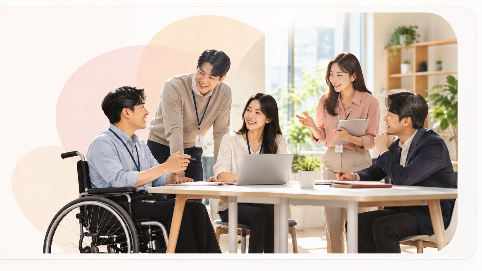 장애인 근로자와 동료들이 함께 업무를 논의하는 RNS 회의 모습